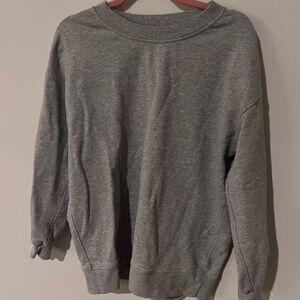Lululemon women’s loose gray sweatshirt, good for size 4-6
